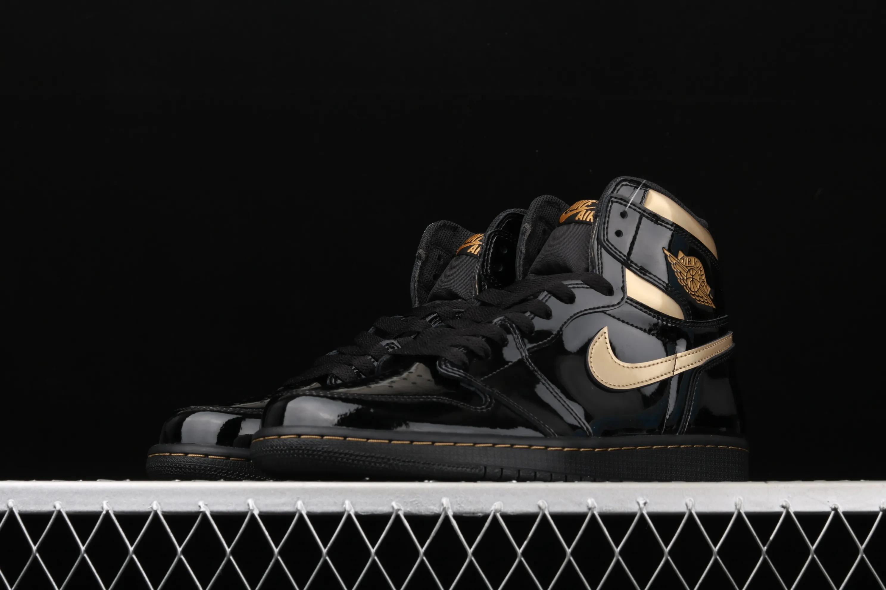 All categories Air Jordan Jordan series basketball shoes Air Jordan 1 High pure original version Air Jordan 1 High OG "Metallic Gold" AJ1 Joe 1 black gold patent leather 555088-032
